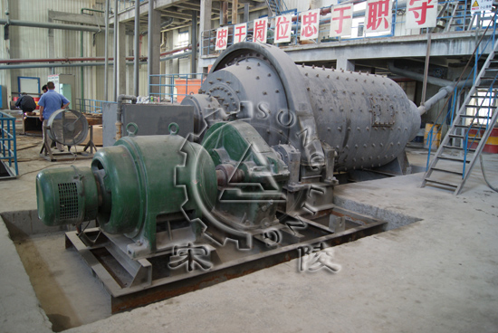 磨礦車(chē)間現場(chǎng),磨礦現場(chǎng),球磨機,小型球磨機,球磨機設備